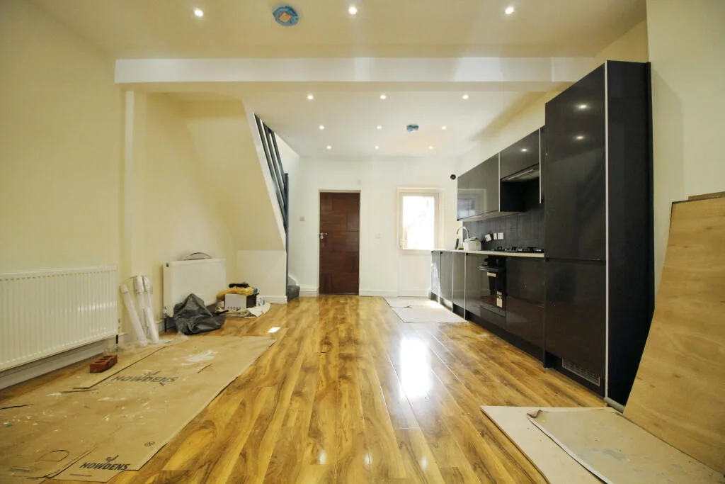 2 bedroom end of terrace house for rent