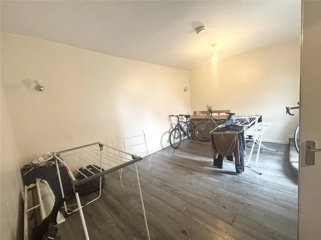 1 bedroom house share for rent