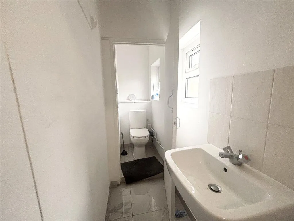 1 bedroom house share for rent