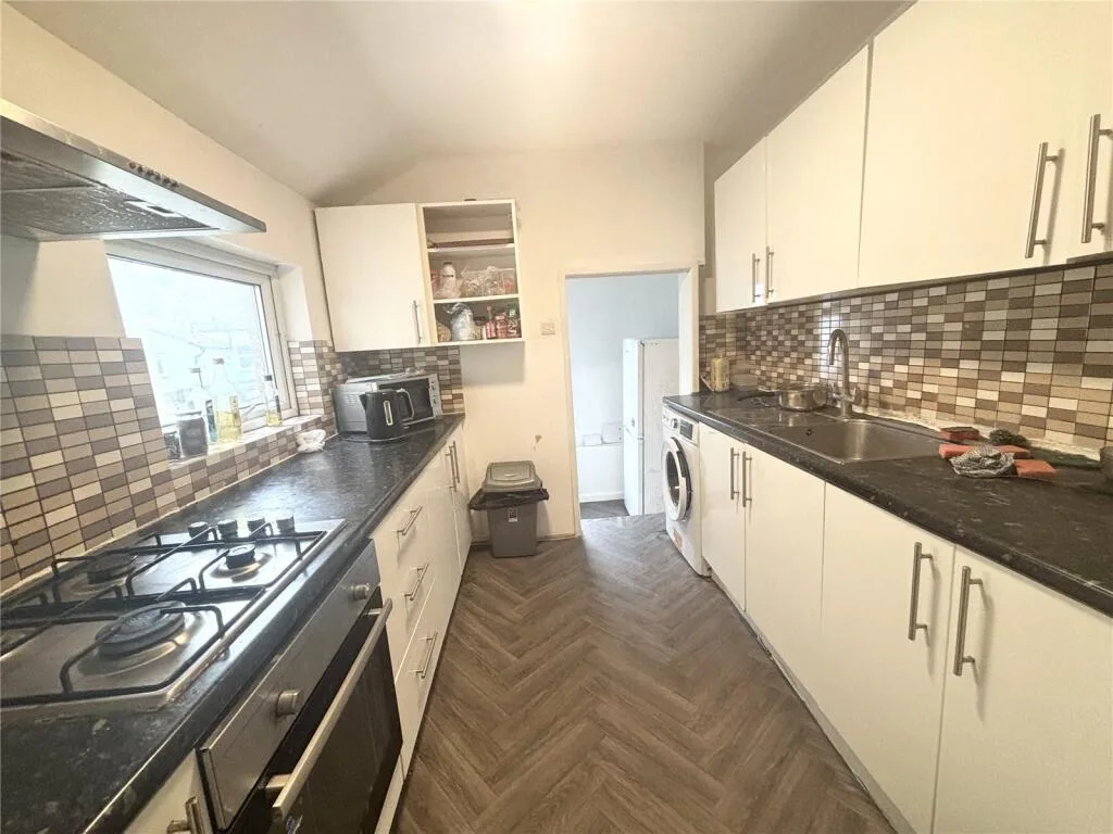 1 bedroom house share for rent