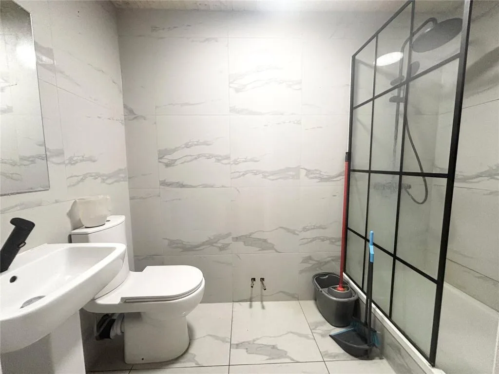 1 bedroom house share for rent