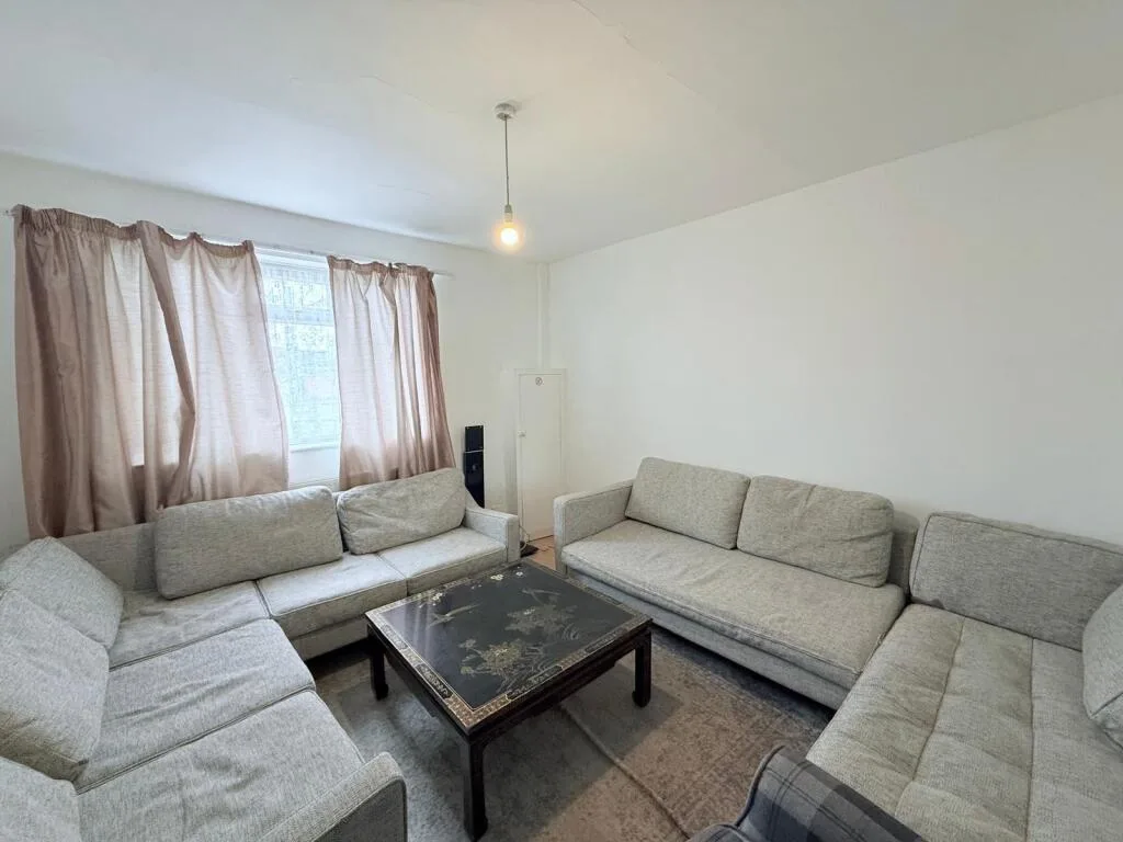 1 bedroom house share for rent