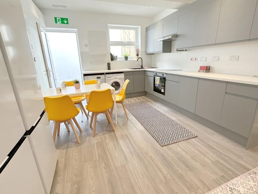 1 bedroom house share for rent