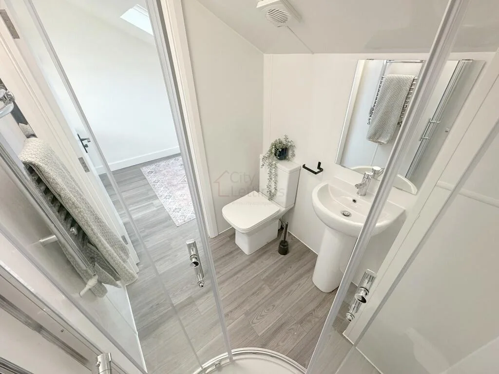 1 bedroom house share for rent