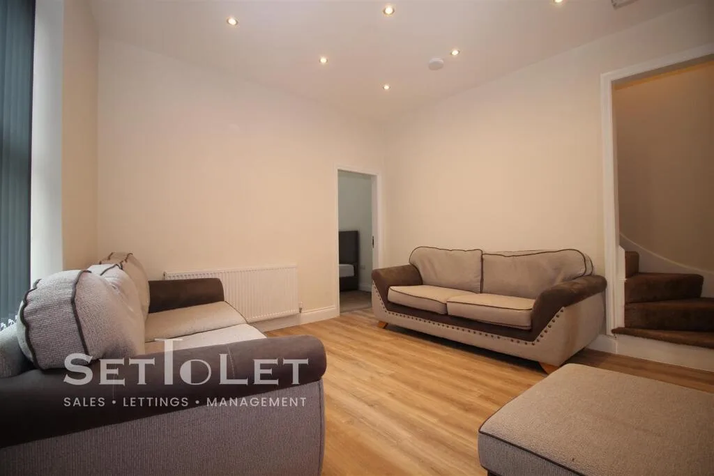 4 bedroom terraced house for rent