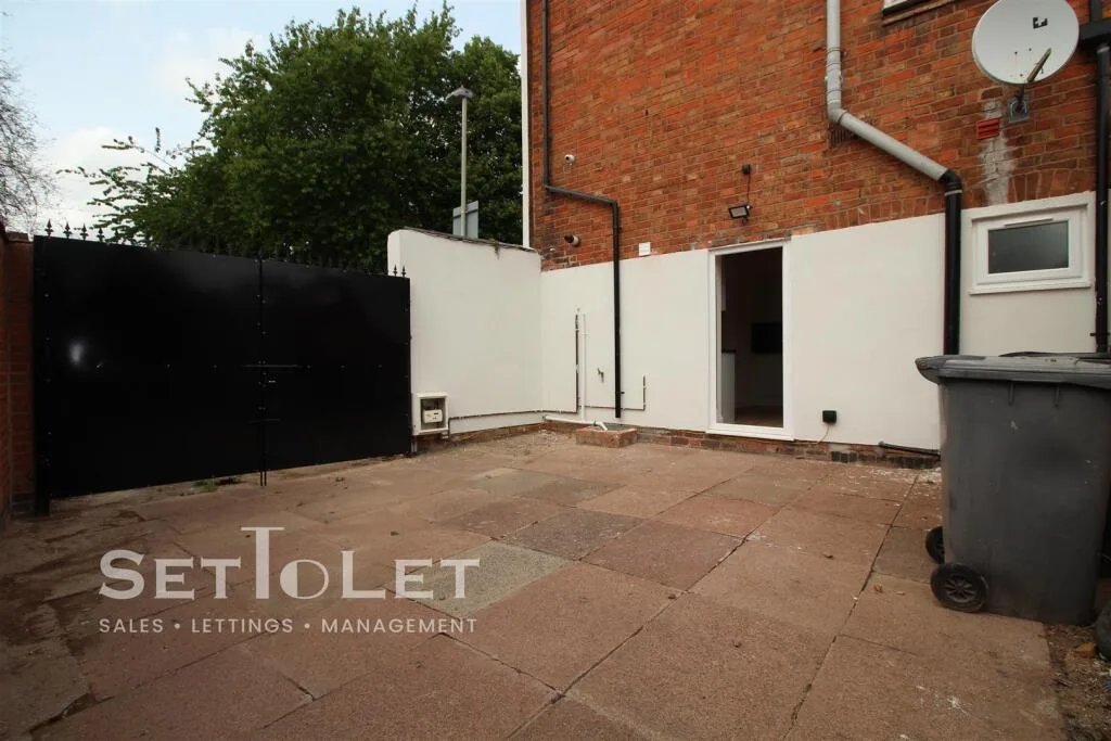 4 bedroom terraced house for rent