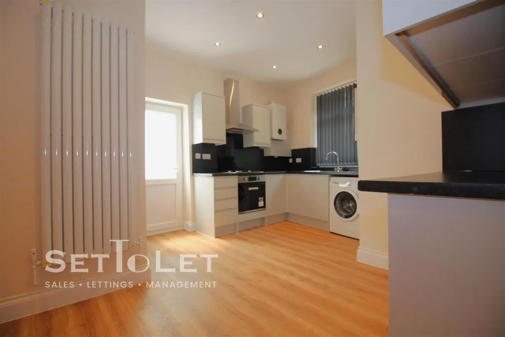 4 bedroom terraced house for rent