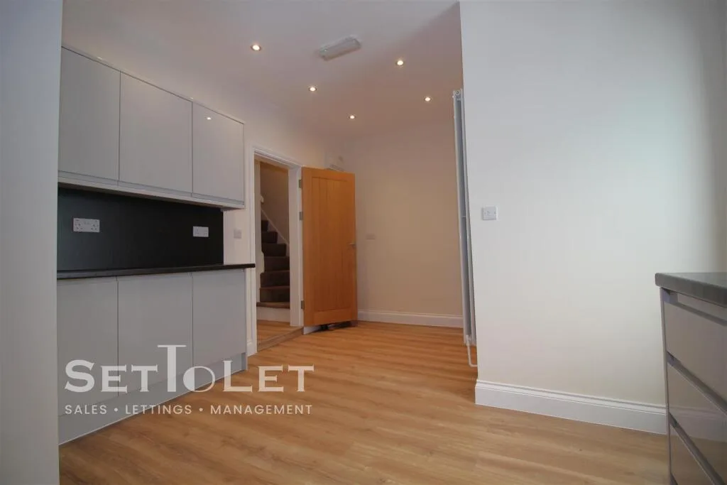 4 bedroom terraced house for rent