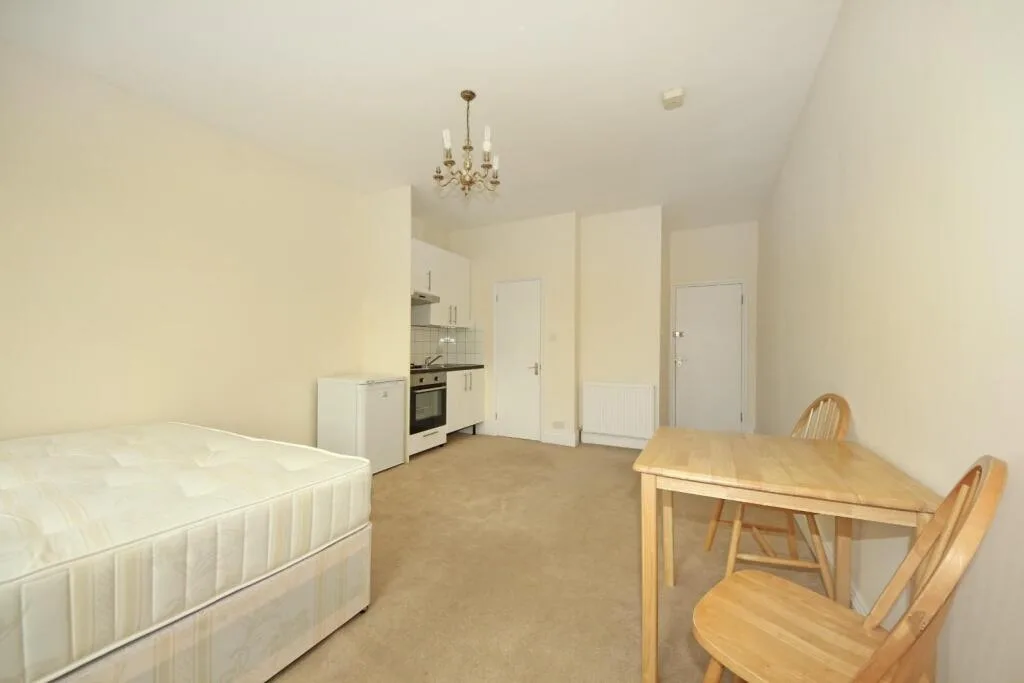 Studio flat for rent
