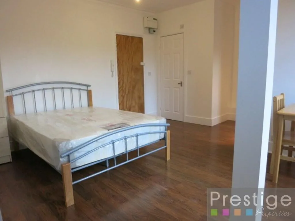 Studio flat for rent