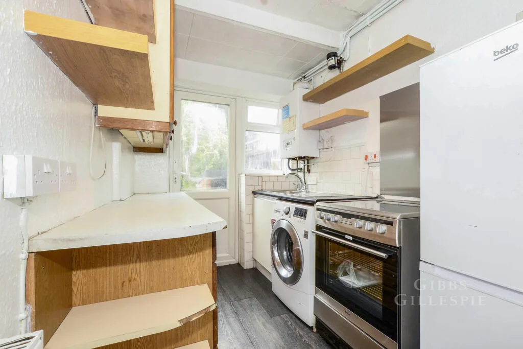 3 bedroom semi-detached house for rent
