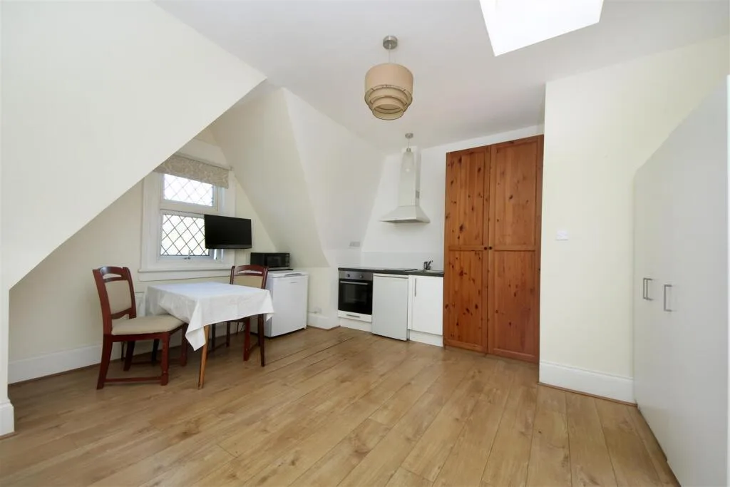 Studio flat for rent
