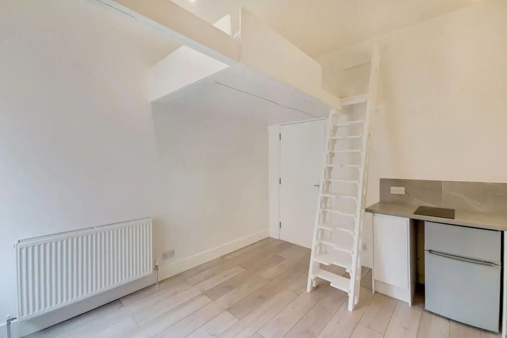 Studio flat for rent