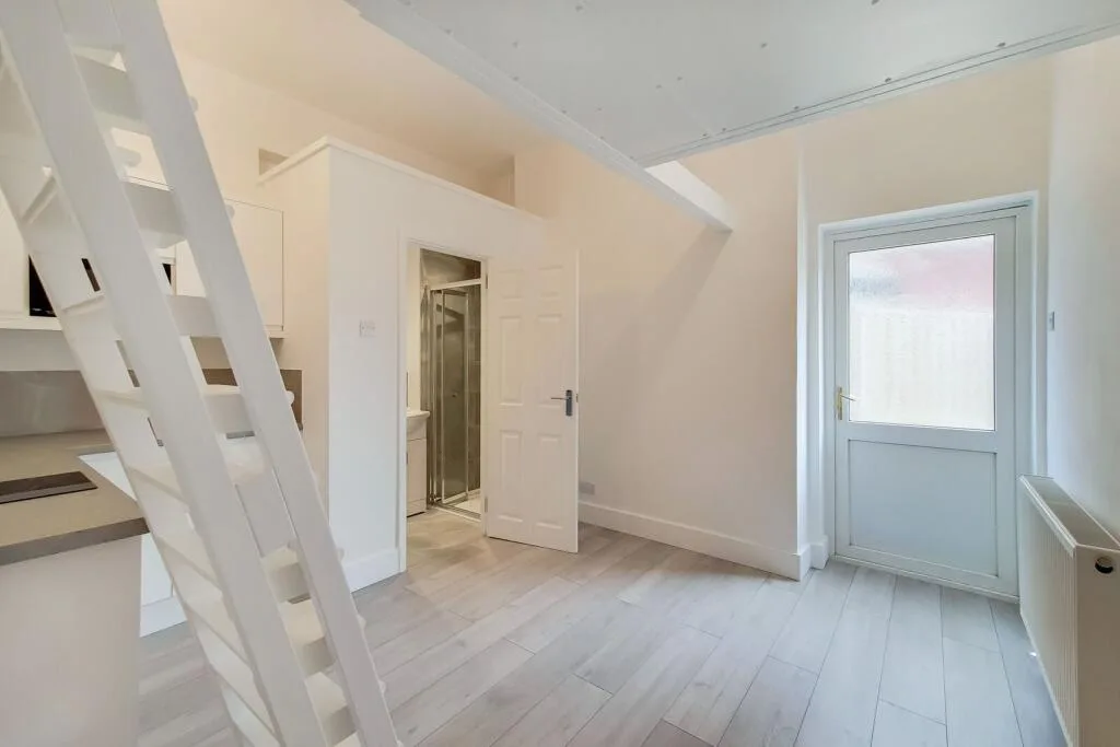 Studio flat for rent