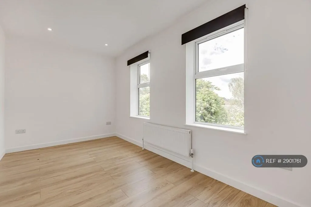 3 bedroom end of terrace house for rent