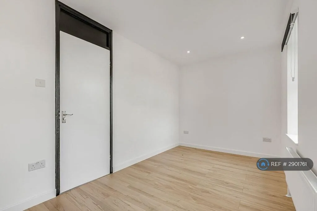 3 bedroom end of terrace house for rent