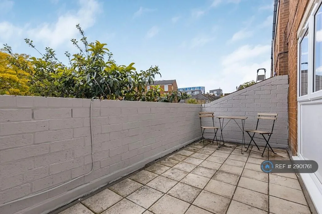 3 bedroom end of terrace house for rent