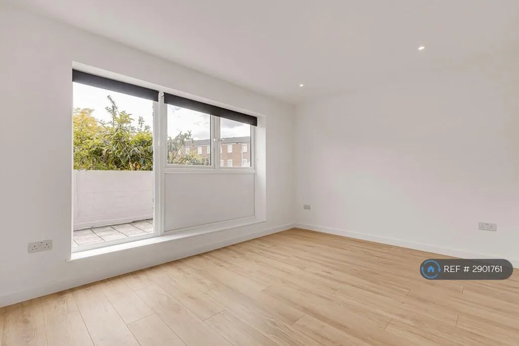 3 bedroom end of terrace house for rent