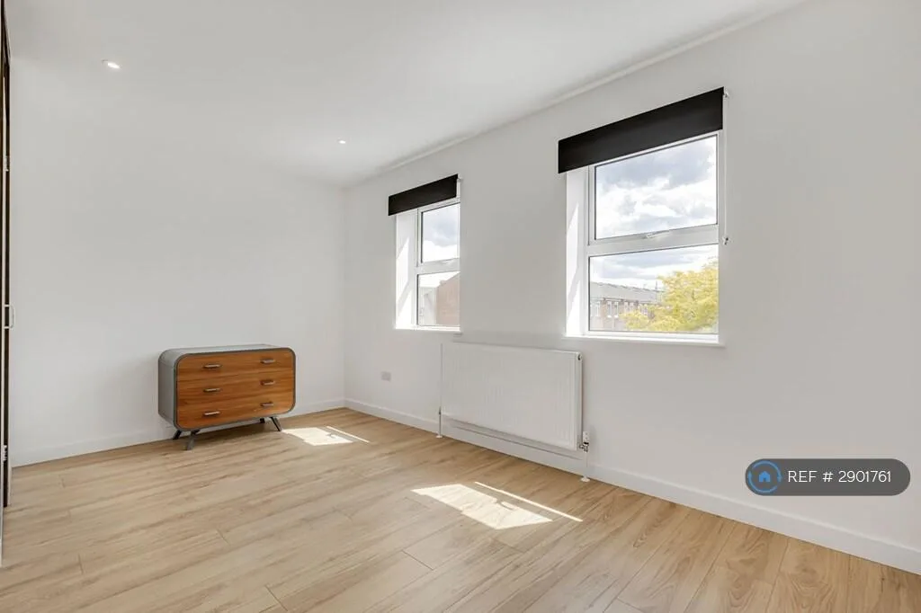 3 bedroom end of terrace house for rent