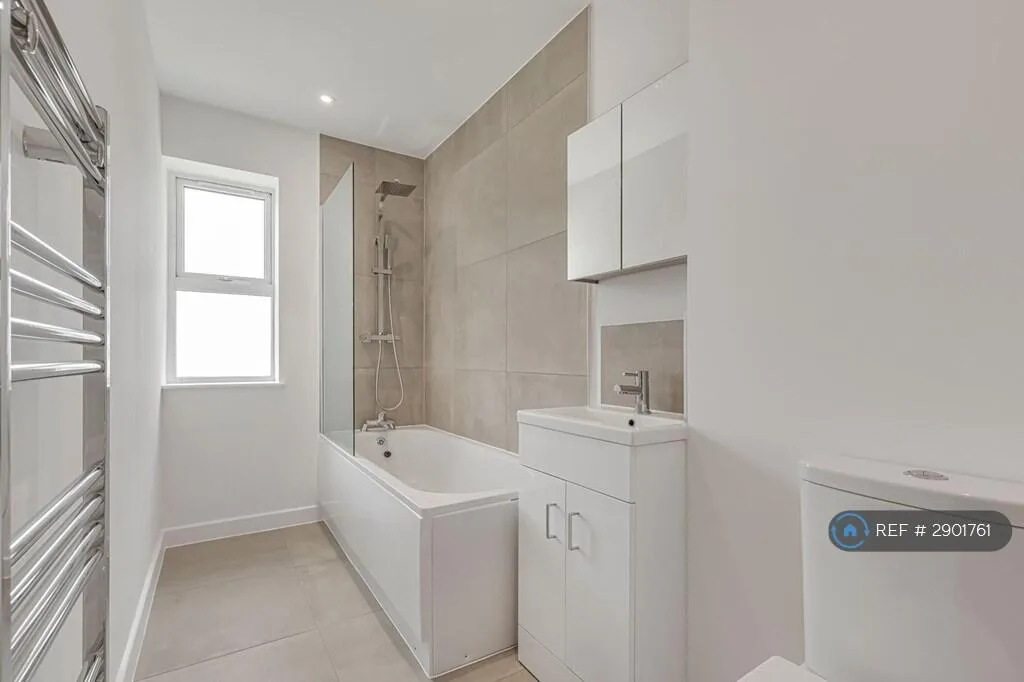 3 bedroom end of terrace house for rent