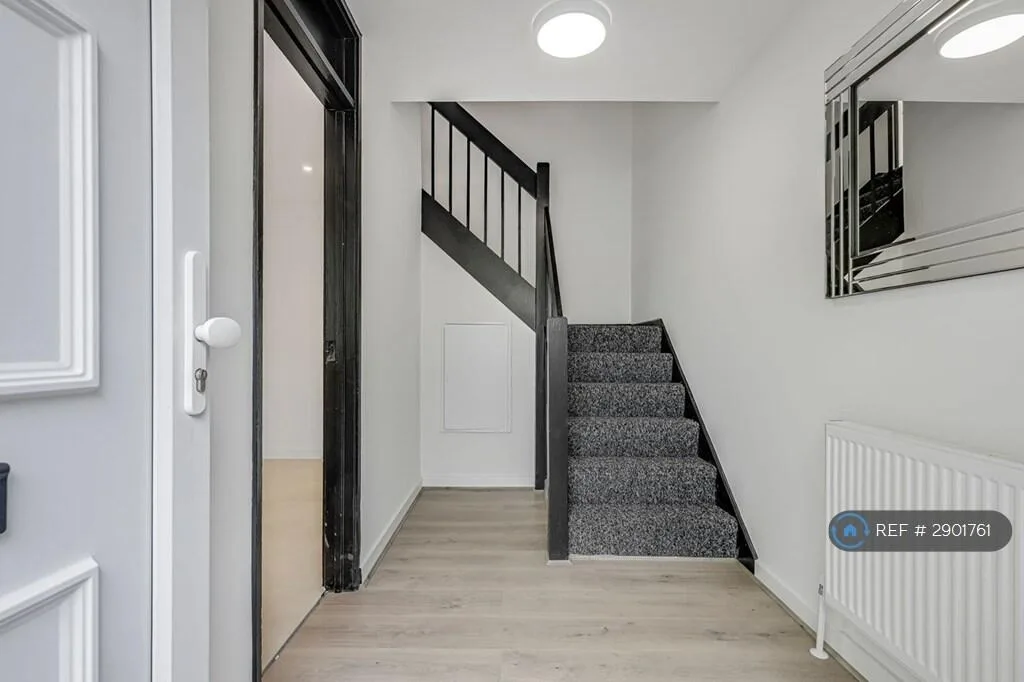 3 bedroom end of terrace house for rent