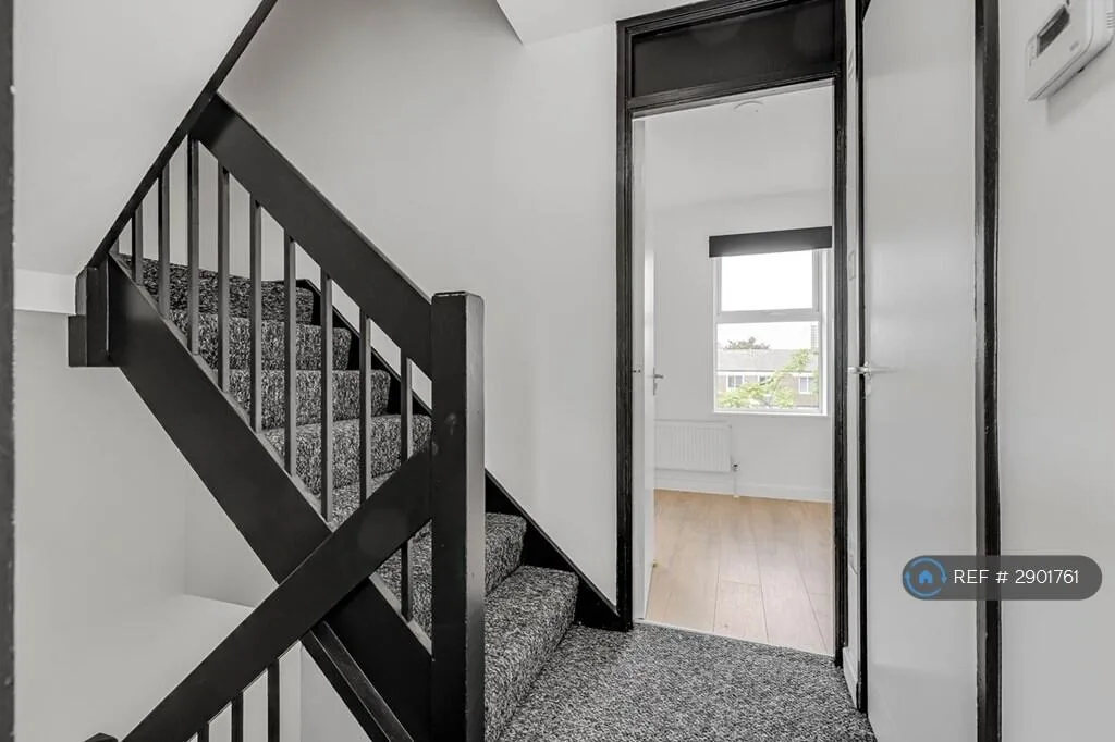 3 bedroom end of terrace house for rent