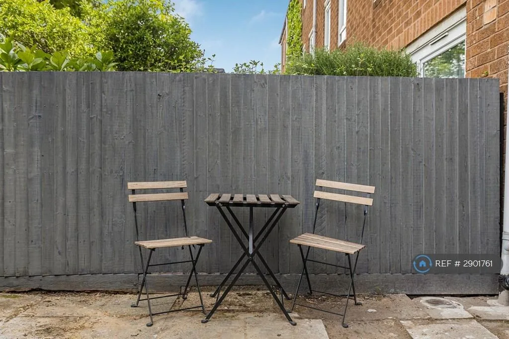 3 bedroom end of terrace house for rent