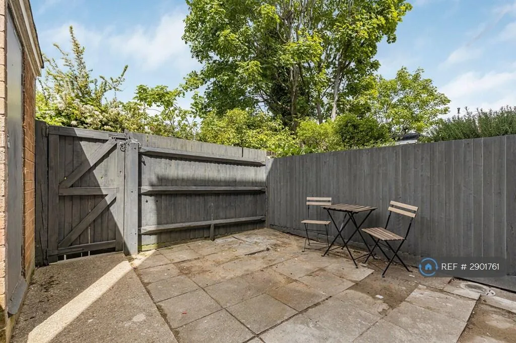 3 bedroom end of terrace house for rent