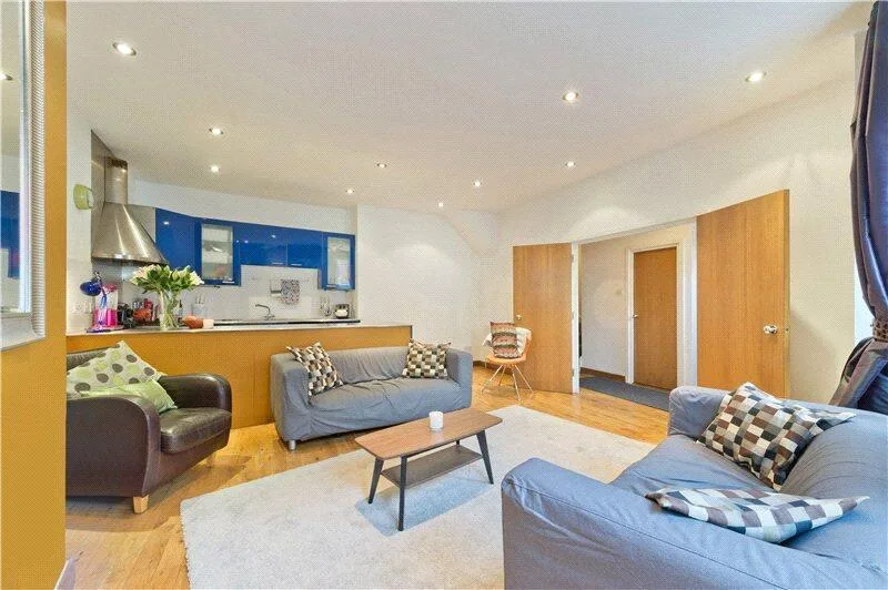 3 bedroom semi-detached house for rent