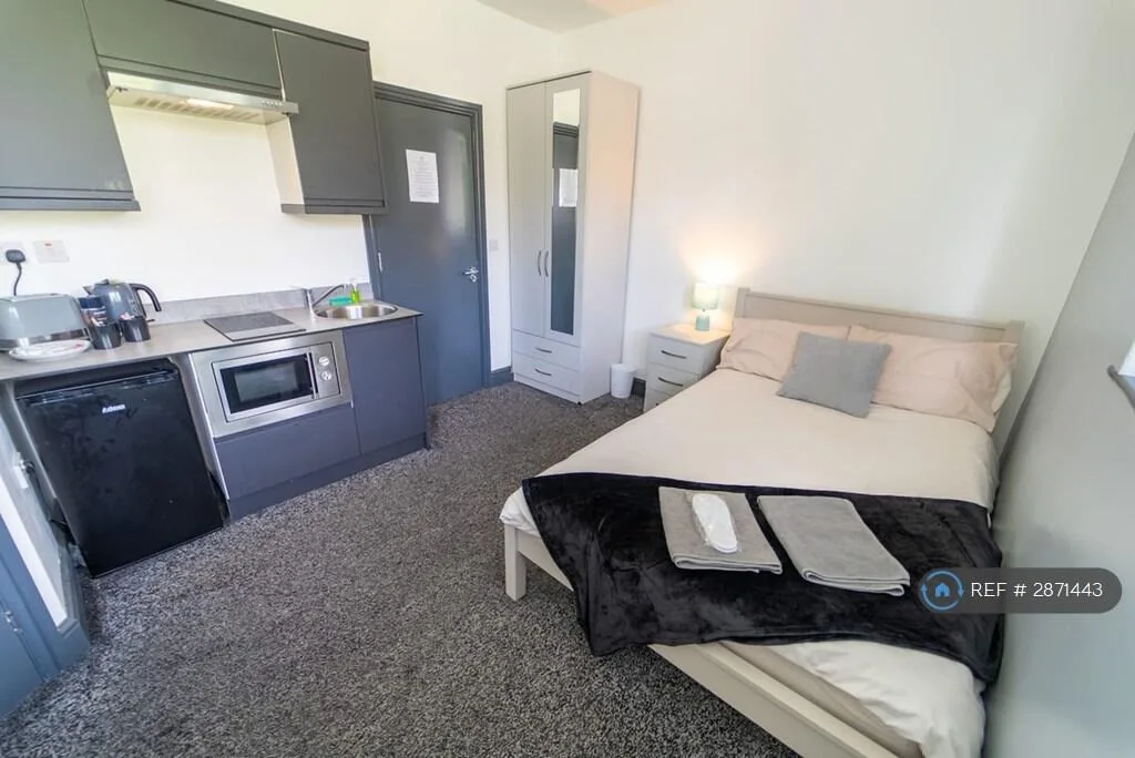 1 bedroom house share for rent