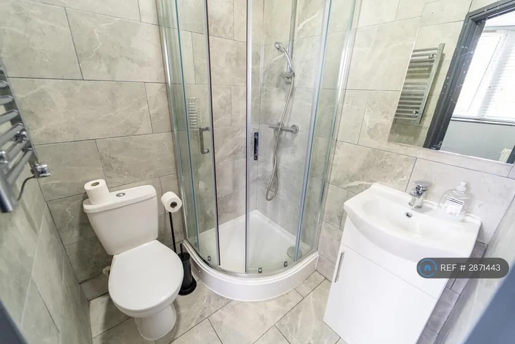 1 bedroom house share for rent