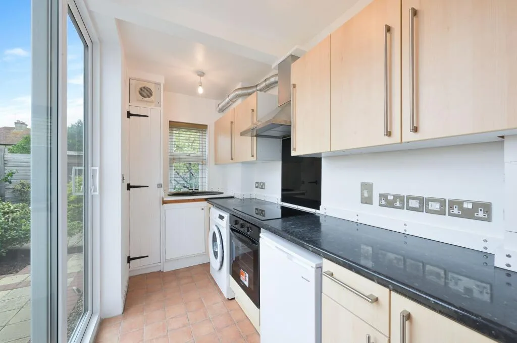 2 bedroom maisonette for rent