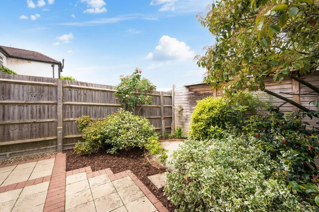 2 bedroom maisonette for rent