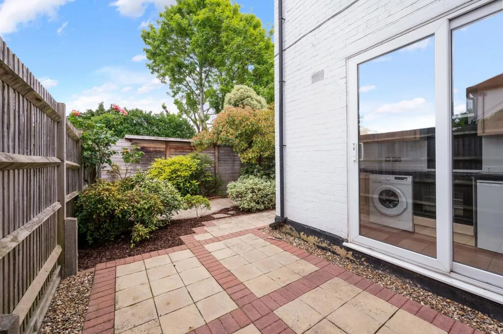2 bedroom maisonette for rent