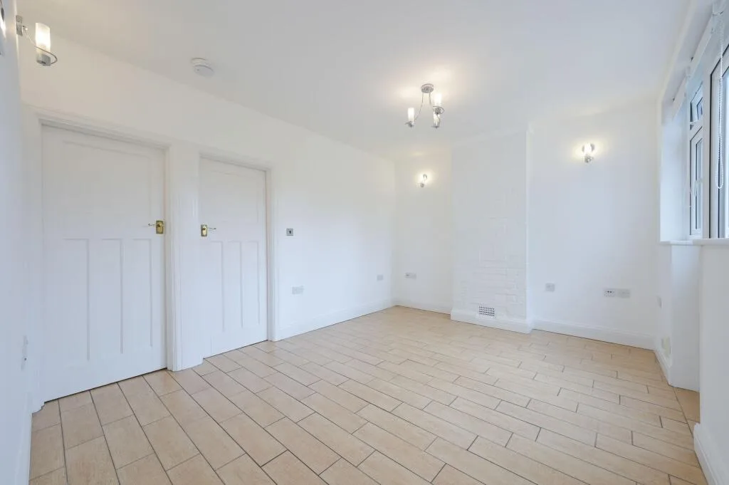2 bedroom maisonette for rent