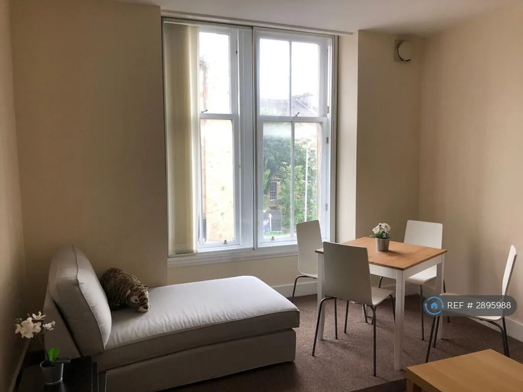 4 bedroom flat for rent