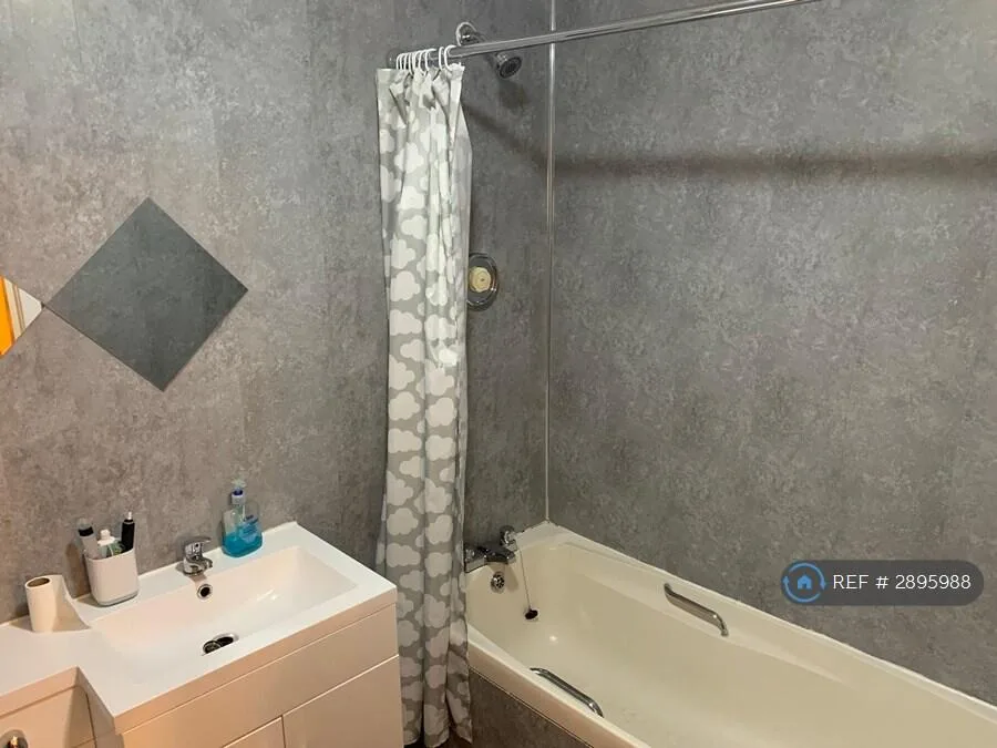 4 bedroom flat for rent