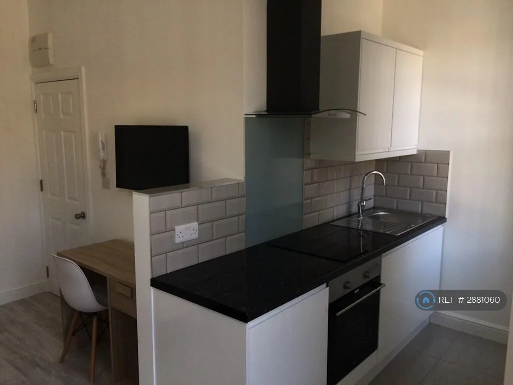 1 bedroom house share for rent