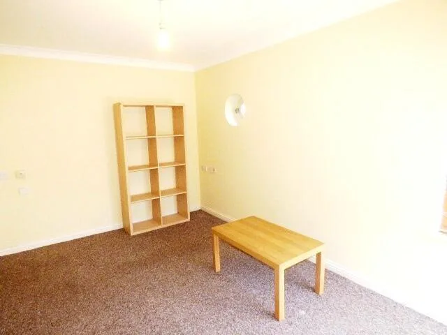 1 bedroom ground floor flat for rent
