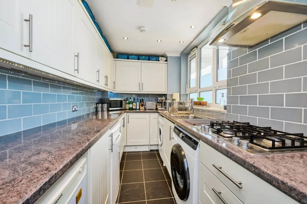 3 bedroom flat for rent