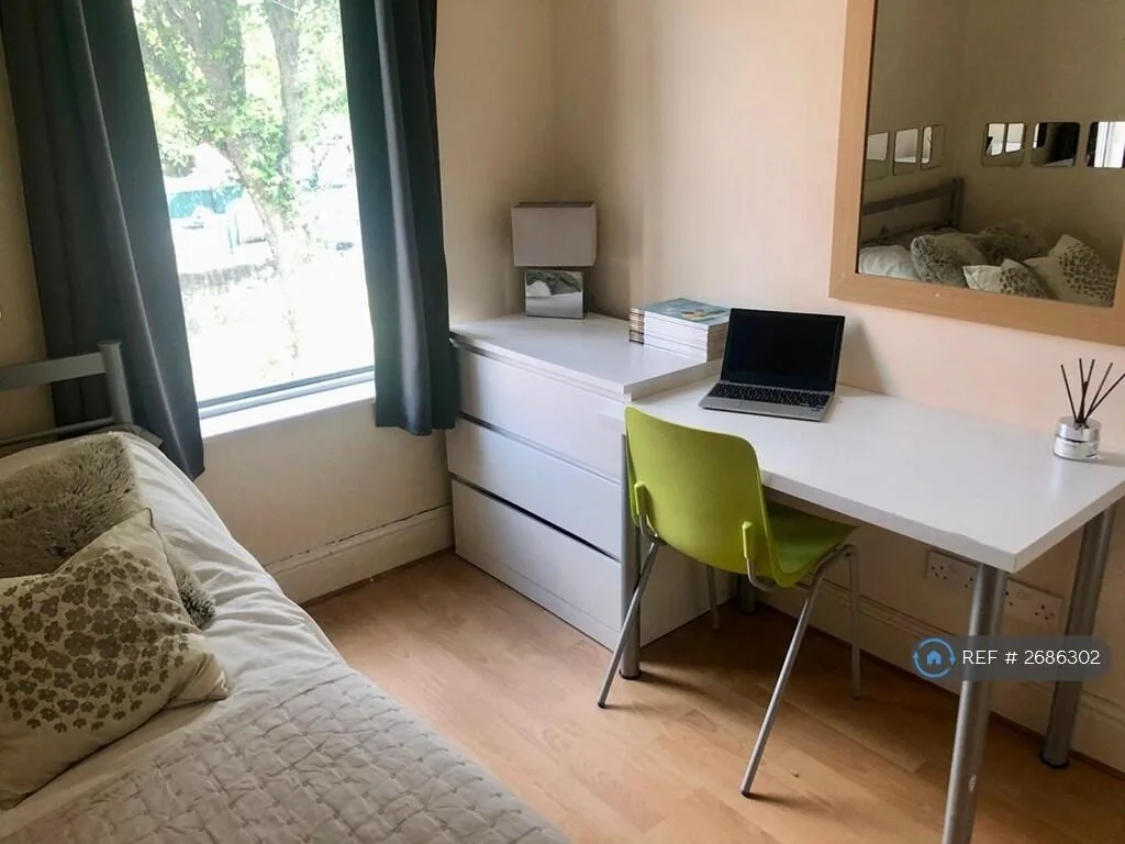 1 bedroom house share for rent