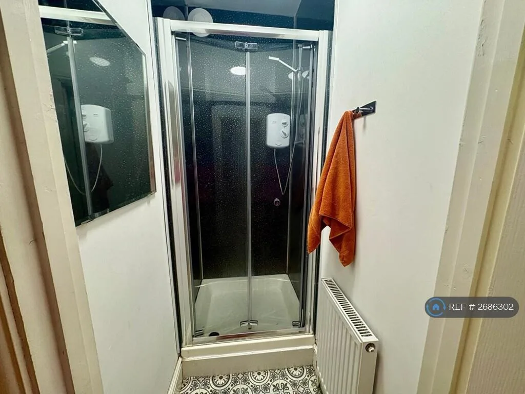 1 bedroom house share for rent