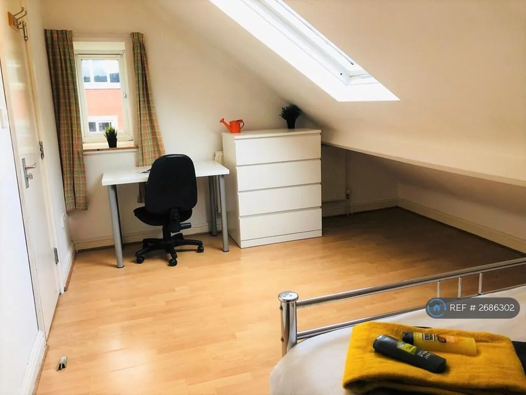 1 bedroom house share for rent