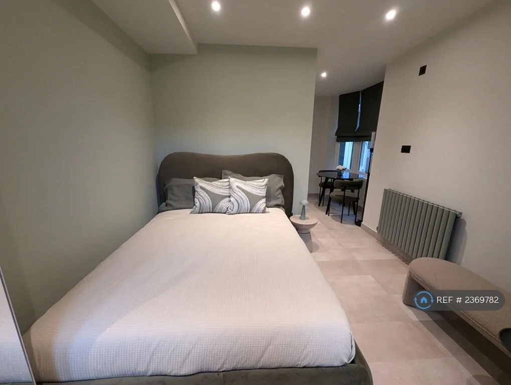Studio flat for rent