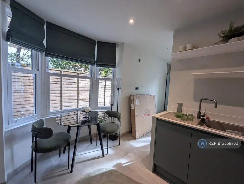 Studio flat for rent