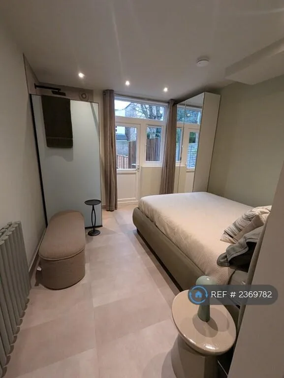 Studio flat for rent