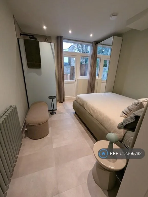 Studio flat for rent