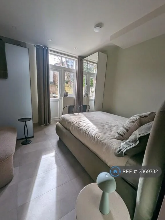 Studio flat for rent