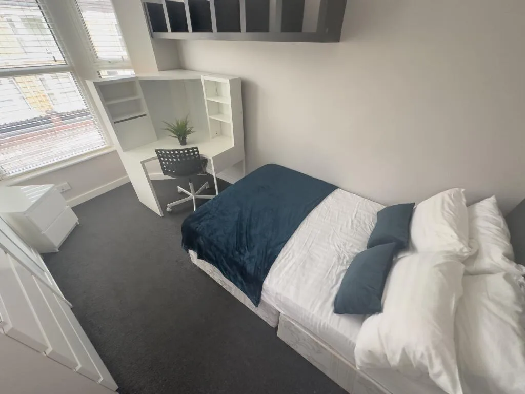 2 bedroom house share for rent