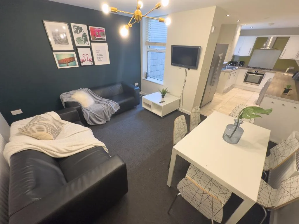 2 bedroom house share for rent